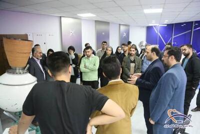  بازدید دانشجویان دانشگاه علم و صنعت از نمایشگاه دستاوردهای پژوهشگاه فضایی