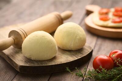  طرز تهیه خمیر پیتزای پینو برای دو پیتزا