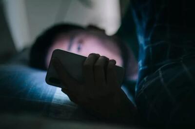 پژوهش جدید: استفاده از موبایل قبل از خواب شاید مسبب کاهش کیفیت خواب نباشد