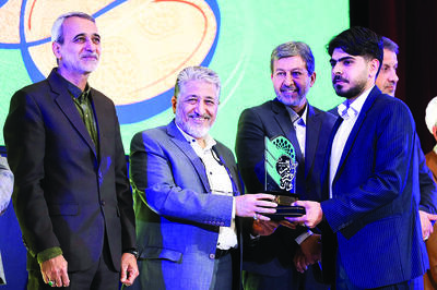  عهد کنیم که قرآن را از کتابخانه‌ها به میدان زندگی بیاوریم