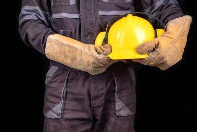  کارگران راه‌آهن همدان: لباس کار مناسب نداریم/ حق اعتراض نیست