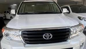  مزایده دولتی تویوتا لندکروز  رنگ : سفید  مدل : 2011