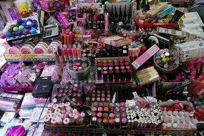  کشف ۹۸۰ قلم لوازم آرایشی و بهداشتی قاچاق در تهران/متهم بازداشت شد