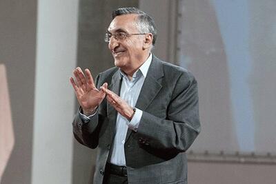  او هیچ‌کس را ندارد