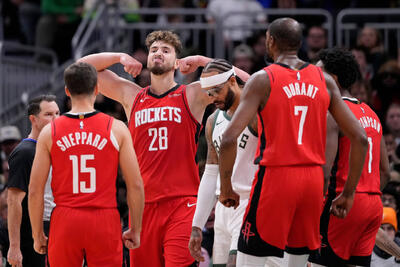  بسکتبال NBA | خنجر شاهزاده ترک گوزن‌ها را از پا درآورد - پارس فوتبال