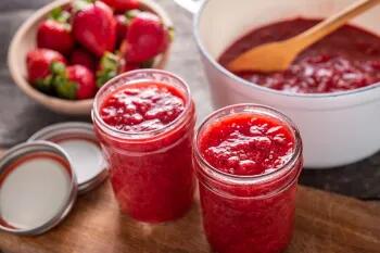  طرز تهیه مارمالاد توت فرنگی مرحله به مرحله