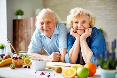  چگونه با تغذیه مناسب، بعد از ۵۰ سالگی سالم بمانیم؟