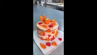  طرز تهیه کیک تولد پاییزی توسط قناد یزدی