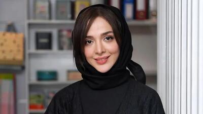  استایل بحث برانگیز المیرا دهقانی با شلوارک و لگ!/ این دیگر چه ترکیب عجیبی بود خانم؟!!!