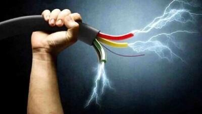  برق‌گرفتگی یک دانش‌آموز هنگام آوردن توپ از بیرون مدرسه در لنگرود