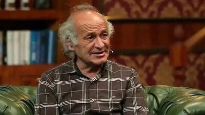  فیلم/ زیباترین شعر خوانی عمو حاتم کتاب‌باز، صدایی که قلب را به لرزه می‌اندازد / کامرانان همه در فکر هوس رانی خود...ما خرابیم هنوز از غم ویرانی خود