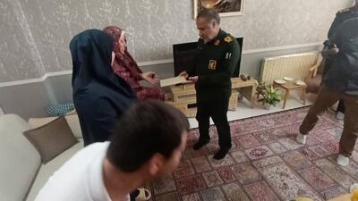 دیدار معاون نیروی انسانی نیروی زمینی سپاه با خانواده شهید «ماشاءالله سجادی»