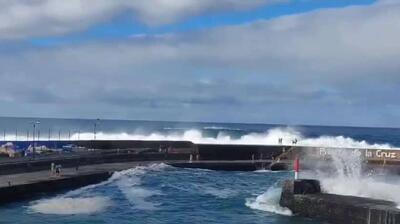  امواج سهمگین در ساحل جزیره تنریف اسپانیا موجب مرگ 3 نفر شد