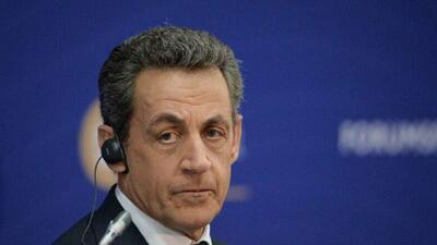  رسانه فرانسوی اعلام کرد که خودروی سارکوزی پس از تصمیم دادگاه تجدیدنظر مبنی بر آزادی او تحت نظارت قضایی، محوطه زندان را ترک کرد