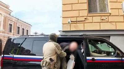  مأموران انتظامی مسکو، یک ساکن مسکو را که به دستور سرویس‌های اطلاعاتی اوکراین در حال جمع‌آوری اطلاعات در مورد محل اقامت و حمل و نقل یک نظامی روس بود، دستگیر کردند
