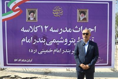  ژست آقای مدیرعامل با عینک دودی و میکروفون به یقه/ دفتر نشر و آثار «انصاری‌نیک» راه افتاده است؟