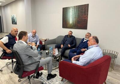  نشست مرتضی قربانی با رئیس و دبیرکل فدراسیون جهانی تیراندازی - تسنیم