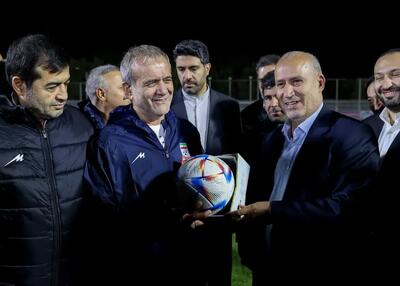  هدیه ویژه ملی‌پوشان به پزشکیان: بفرمایید تری‌اوندا