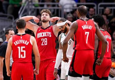  لیگ NBA| پیروزی‌ نیویورک در حضور قهرمان MMA