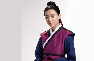  تاریخ وبگردی |درخشیدن بازیگر نقش دونگی با استایل جدیدش در جشنواره فیلم اژدهای آبی✨