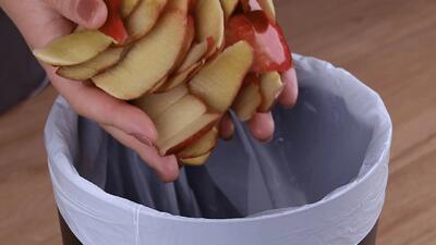  دیگه پوست سیب رو دور ننداز، بیا یادت بدم باهاش یه کیک خوشمزه درست کنی !