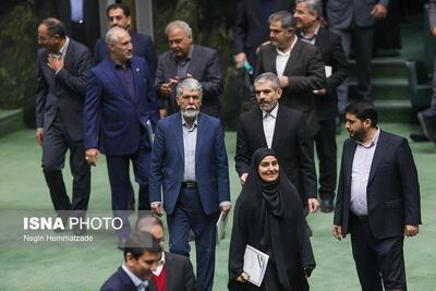  تصاویر: صحن علنی مجلس با حضور عارف و وزرای دولت