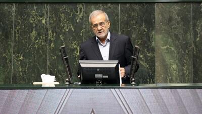  پزشکیان: به جای اینکه همدیگر را تخریب یا متهم کنیم، باید به هم کمک کنیم