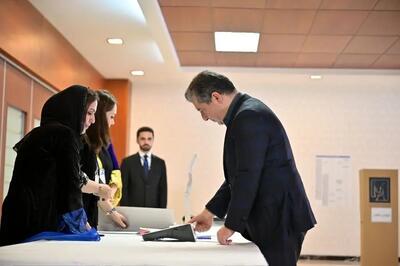  مسرور بارزانی رای خود را به صندوق انداخت