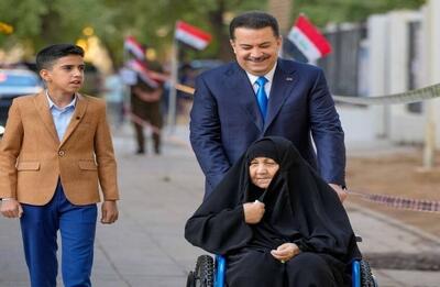  نخست وزیر عراق به همراه مادرش در انتخابات رای داد +تصاویر