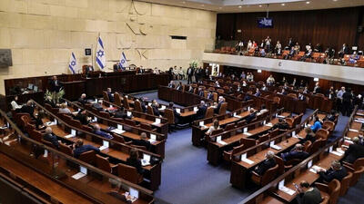  ببینید | وزیر اسرائیلی به خاطر تصویب قانون اعدام اسرای فلسطینی شیرینی پخش کرد