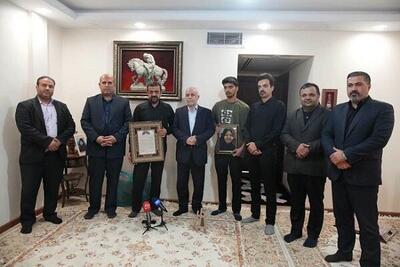  حضور خانواده شهدا در جامعه، برکت و افتخار بزرگی برای نظام اسلامی است