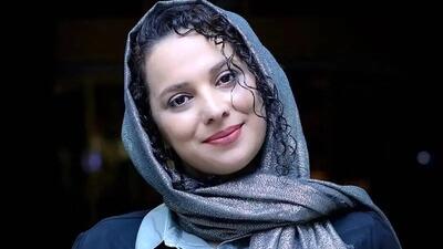  ظاهری جذاب و اصیل از روشنک عجمیان در یک کافه شیک