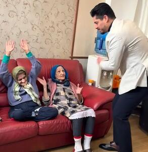  آواز پر طمطراق؛ رقص امیر آرتا که رفته سالمندان پیش مامان بزرگا مثل جوجه رنگی نازن