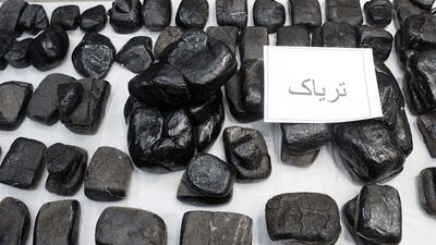  توقیف خودرو کی‌ام‌سی و کشف ۵۷۳ کیلوگرم تریاک در نی ریز