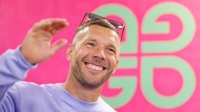  مهاجم سابق بایرن مونیخ و آرسنال آماده بازنشستگی در ۴۰ سالگی