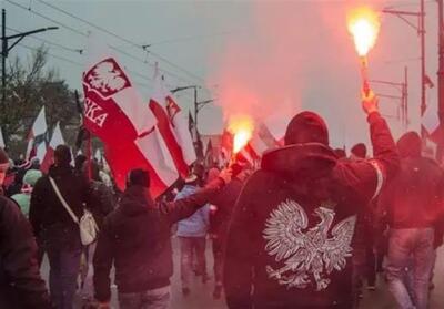  جشن استقلال لهستان با شعارهای ضد اتحادیه اروپا - تسنیم