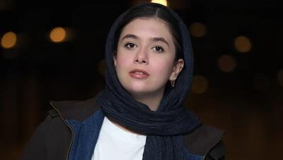  استایل اسپرت و خاص نفس بازغی در جشنواره فیلم شهر/ حضور مادر و دختر در کنار علی اوجی (عکس)