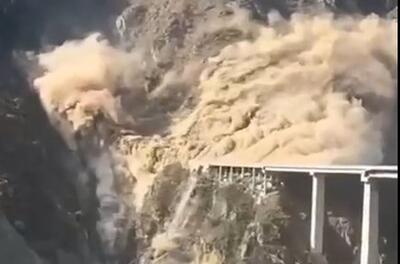  لحظه ریزش یک پل در چین