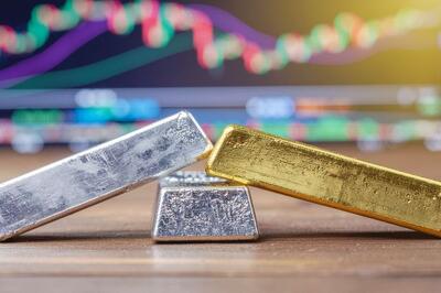  طلای جهانی پس از دو روز رشد، در مسیر اصلاح قیمتی قرار گرفت؛ نگاه‌ها به بازگشایی دولت آمریکا و سیاست‌های آتی فدرال رزرو