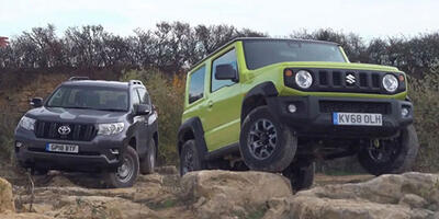  مقایسه سوزوکی جیمنی با تویوتا لندکروزر پرادو؛ کوچکِ چابک در برابر غول بیابان‌ها - چی بپوشم