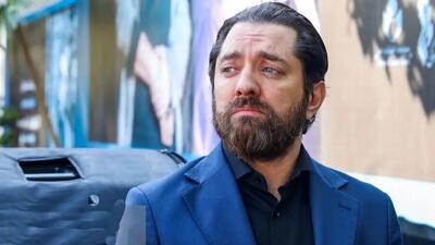  گریه‌های بهرام رادان در مراسم خاکسپاری پدرش؛ لحظات احساسی و بی‌اطلاعی از حضور سلبریتی‌ها!