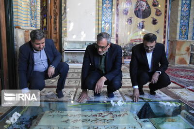  مدیرعامل ایرنا به مقام والای شهدای دارالمرحمه سمنان ادای احترام کرد