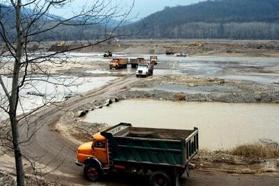  توقف برداشت غیرمجاز از بستر دریاچه ارومیه با اقدام فوری محیط‌بانان