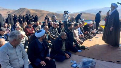  اقامه نماز باران در روستای دوتویه ری به نیت نزول رحمت الهی