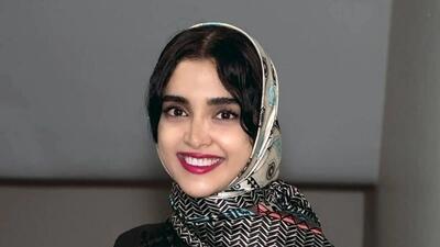  جذاب‌ترین عکس الهه حصاری در میان گل‌های مینیاتوری