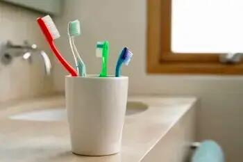  بررسی نشانه های تعویض مسواک