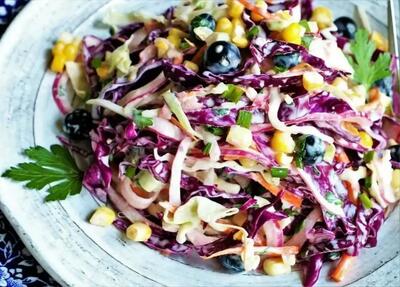  طرز تهیه سالاد مکزیکی با کالباس؛ رنگ، طعم، تنوع