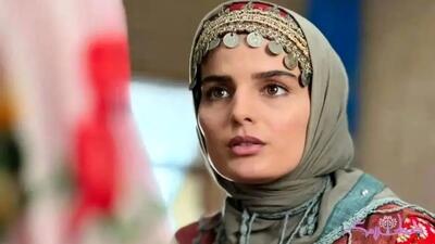  یادی کنیم از سلفی صمیمی غزاله اکرمی با بهادر زمانی در پشت صحنه سریال پرطرفدار «سوجان»/ آدم حسابی، پهلوون صفت و مشتی