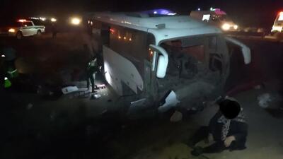  واژگونی اتوبوس در جاده نیشابور به سبزوار/ تاکنون ۲۰نفر دچار حادثه شده‌اند