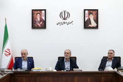  بررسی برنامه‌های افزایش تولید با حضور رئیس‌جمهوری